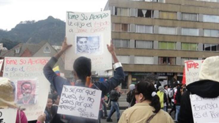 Estudiantes suspenden el paro y mantienen movilizaciones