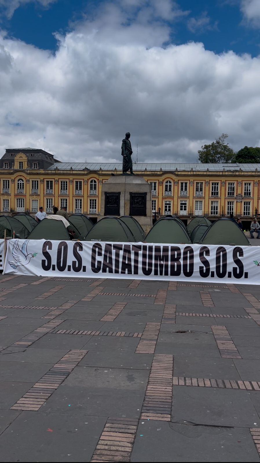 Líderes del Catatumbo acamparon en la Plaza de Bolívar en Bogotá. Foto: Caracol Radio.