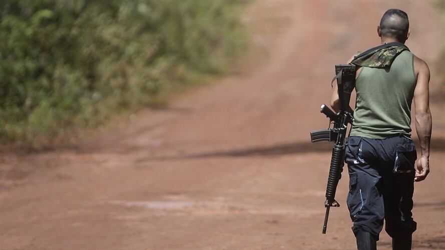 Según Serviaseo, cerca de 14 sujetos con armas de fuego de largo alcance intimidaron al personal operativo y efectuaron acciones vandálicas. Foto: Getty Images