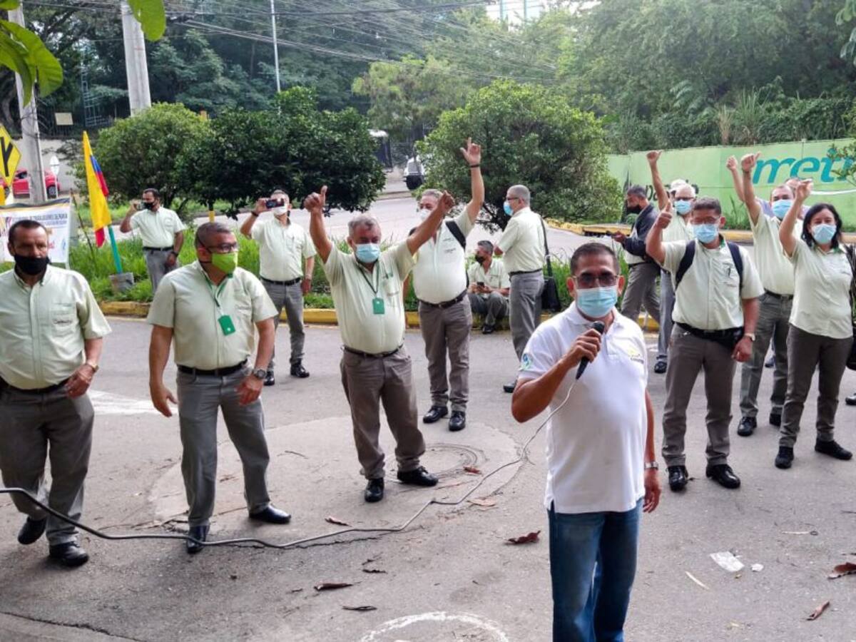 VIDEO: Protesta por situación del operador de Metrolínea
