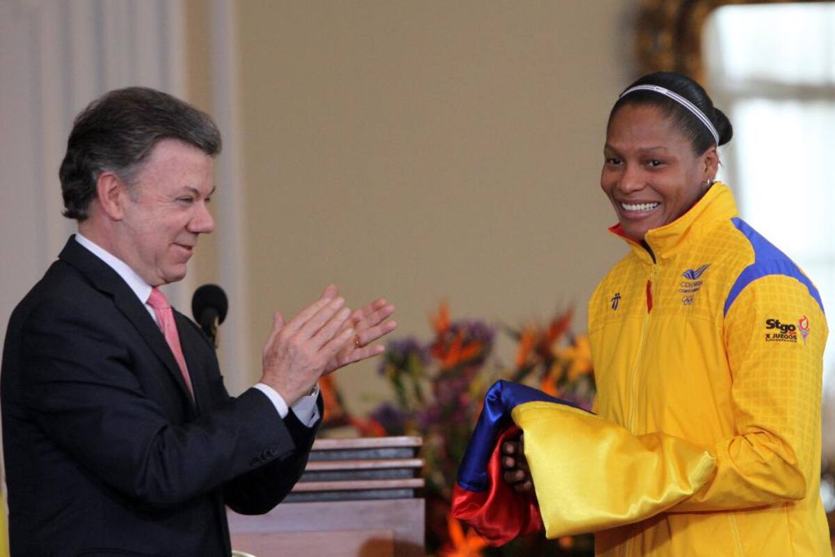 La judoca Yuri Alvear recibió la bandera antes de partir a las justas que se realizarán en Santiago de Chile del 7 al 17 8 de marzo.