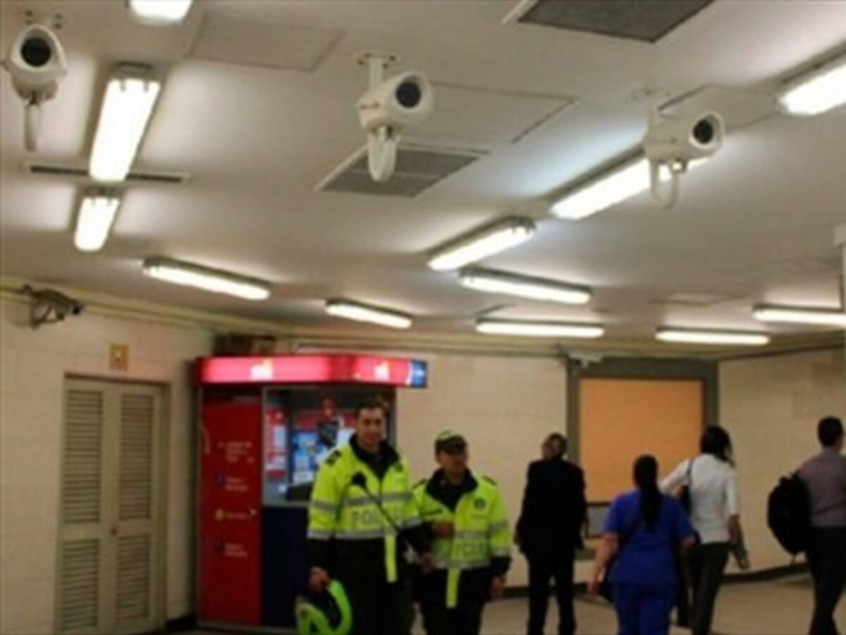 Proyecto permitiría ingreso gratuito de policías a TransMilenio