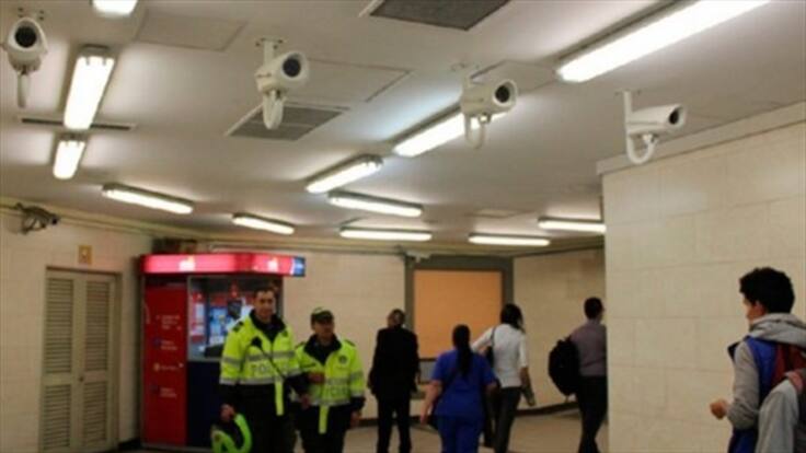 Proyecto permitiría ingreso gratuito de policías a TransMilenio