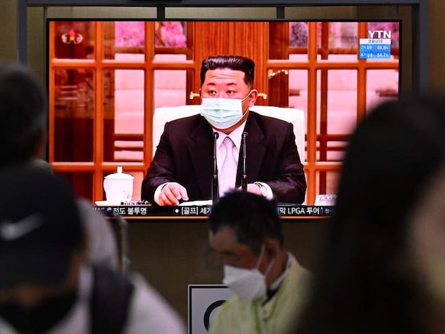El dirigente de Corea del Norte informa sobre los casos de COVID-19