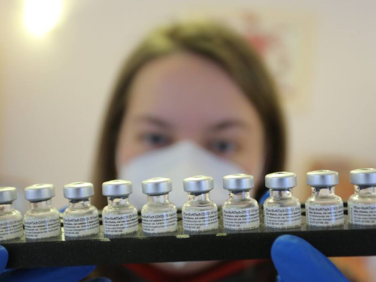 Pfizer retrasa la entrega de vacunas en Europa