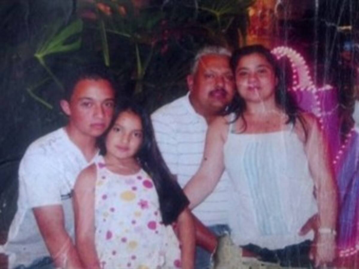 Emotivo sepelio de niña muerta por bala perdida en Medellín