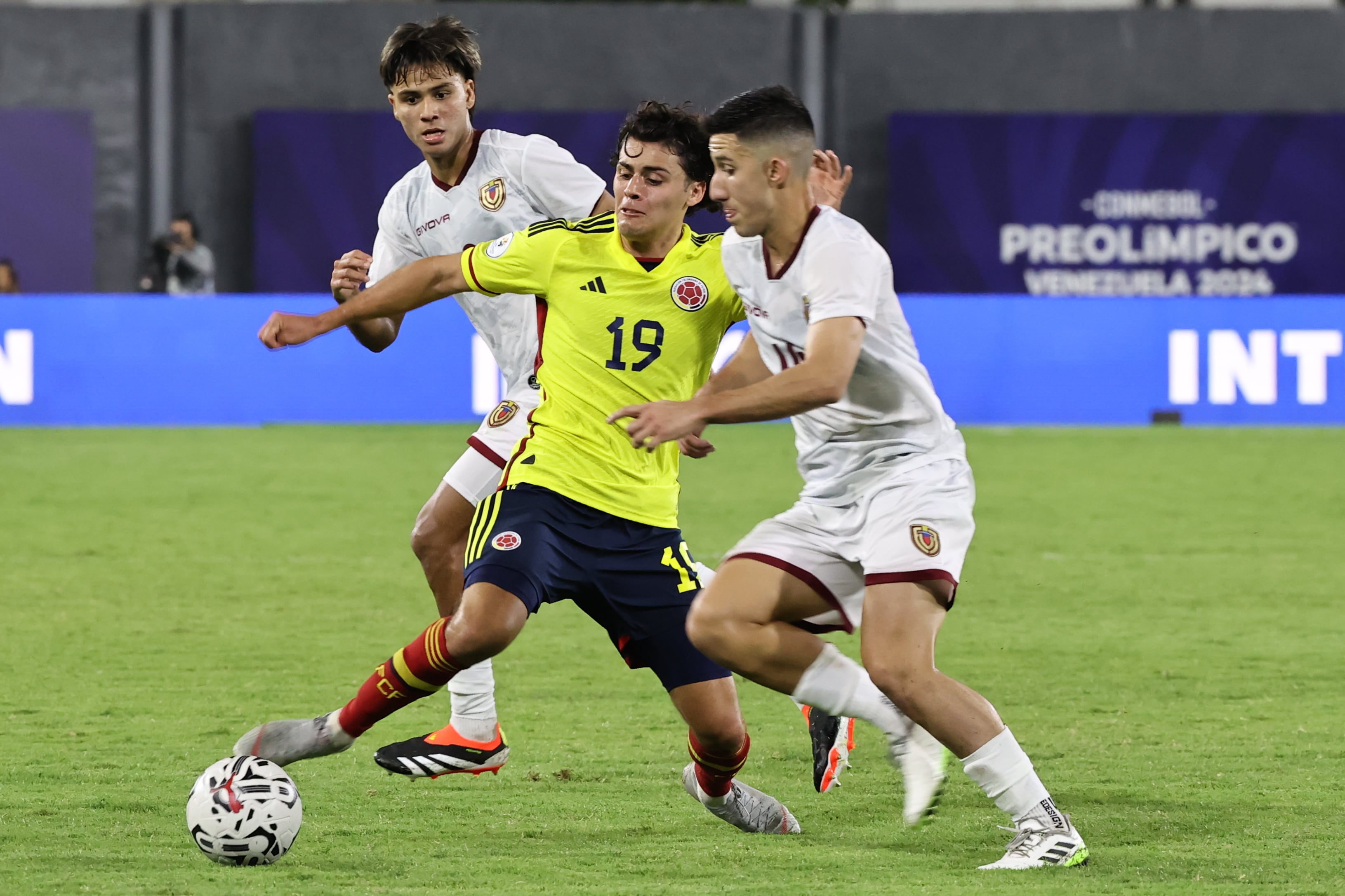 Colombia cayó con Venezuela en un partido del Torneo Preolímpico Sudamericano Sub-23 en el estadio Nacional Brígido Iriarte en Caracas (Venezuela). EFE/ Miguel Gutiérrez