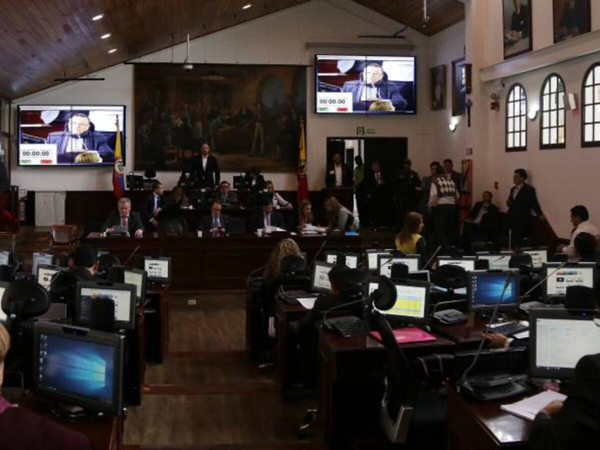 "Rifi Rafe" en el Concejo por petición de la renuncia del contralor de Bogotá