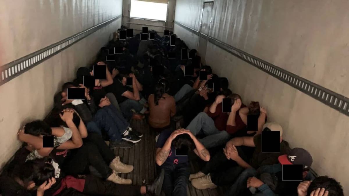 EE.UU. desmantela red de tráfico de migrantes en la frontera sur del país