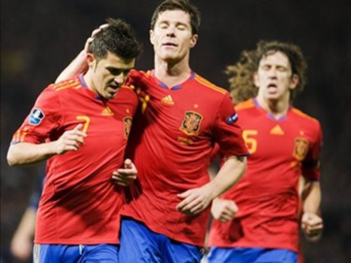 Villa iguala a Raúl como máximo goleador de la historia de España