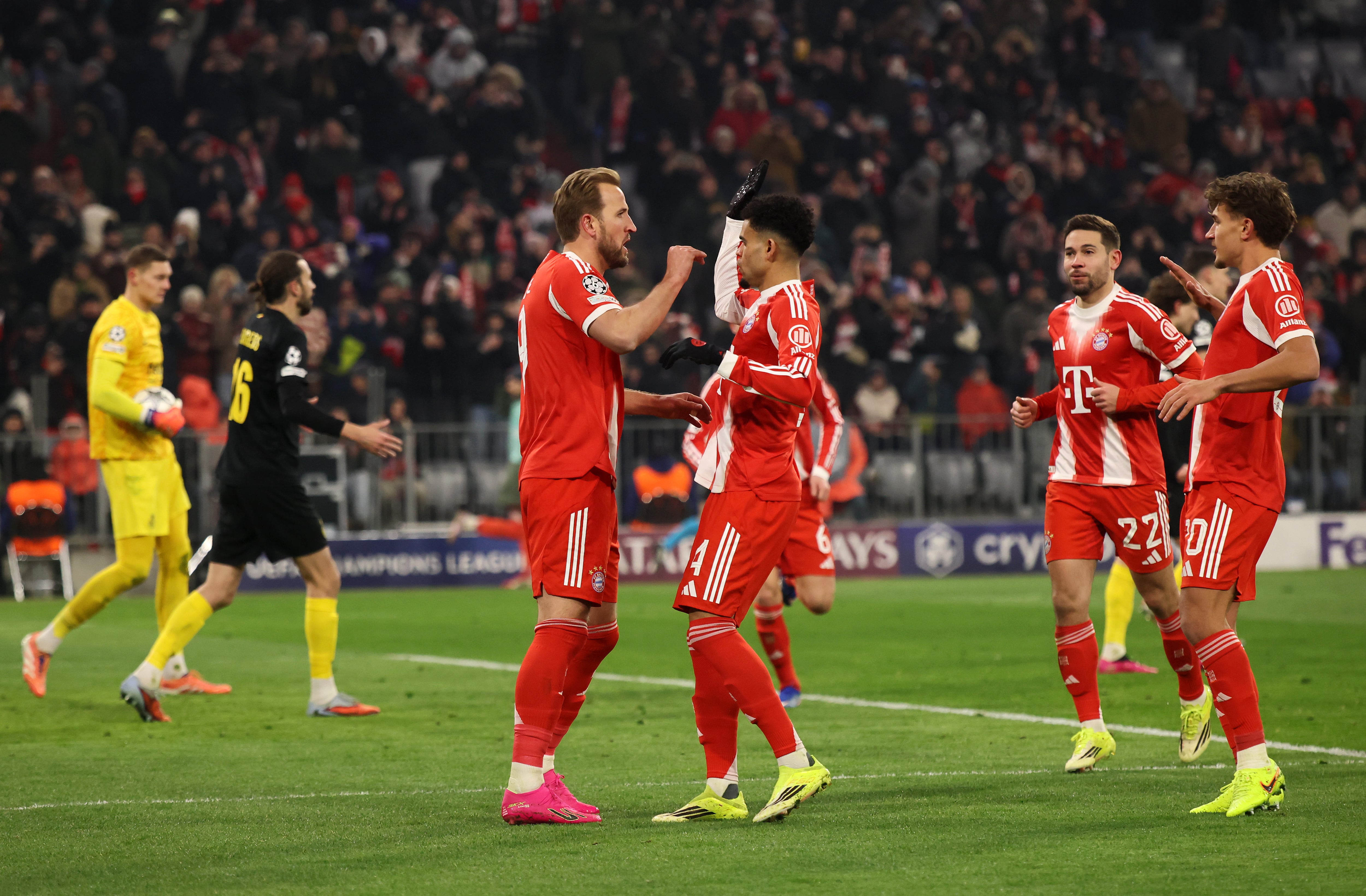 Luis Díaz festeja uno de los dos goles de Harry Kane en Liga de Campeones. (Photo by Alex Grimm/Getty Images)