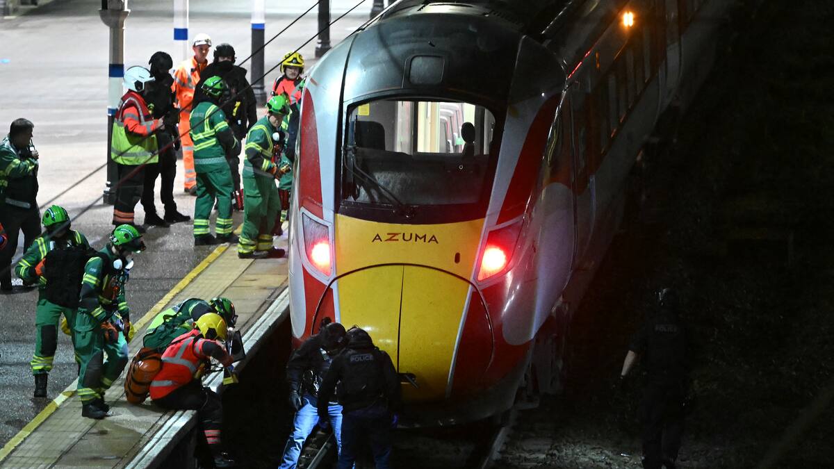 Reino Unido descarta motivos terroristas por ataque en un tren, los dos detenidos son británicos