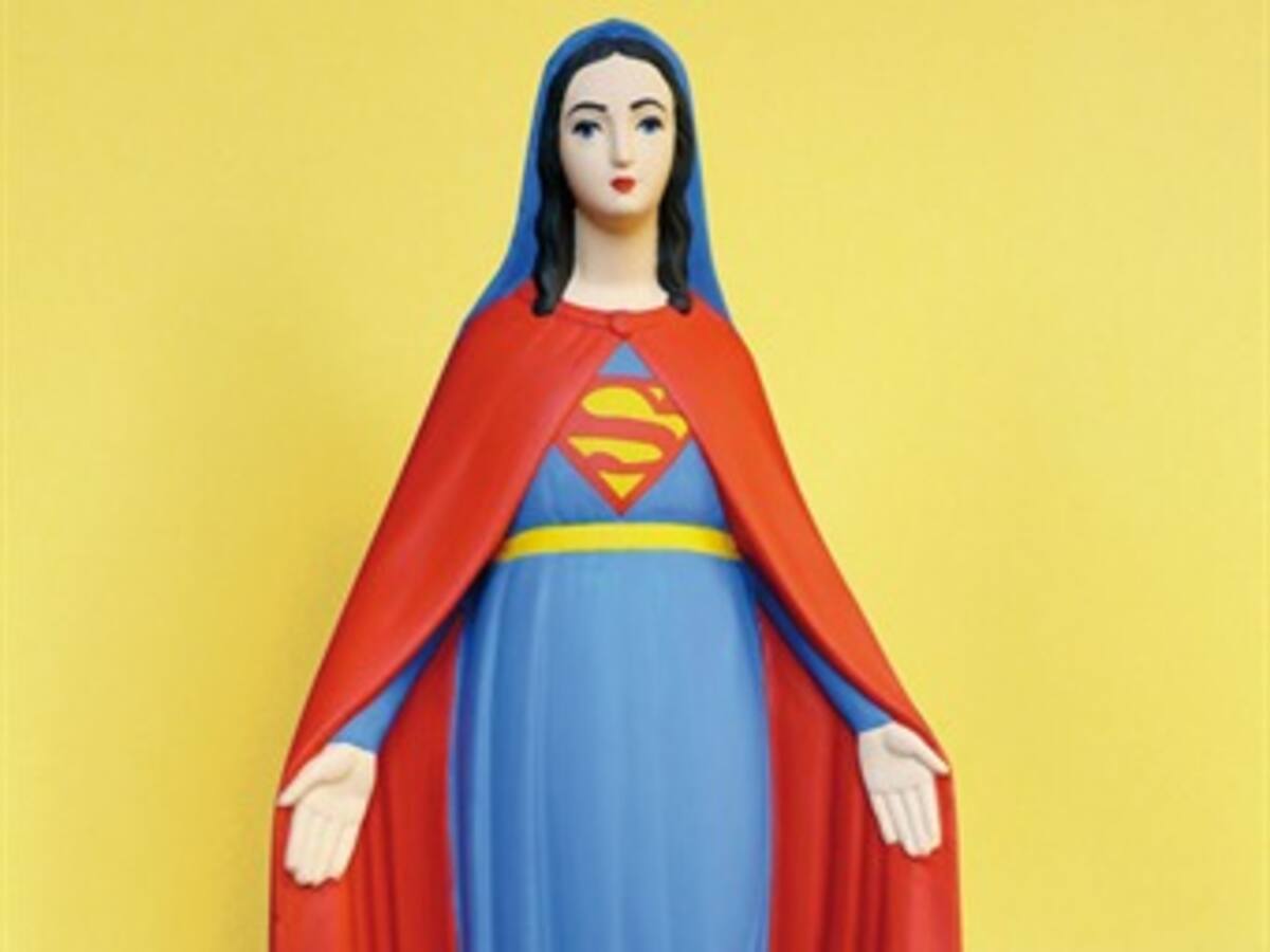 Artista francés causa polémica por disfrazar a la virgen María como íconos de la cultura pop