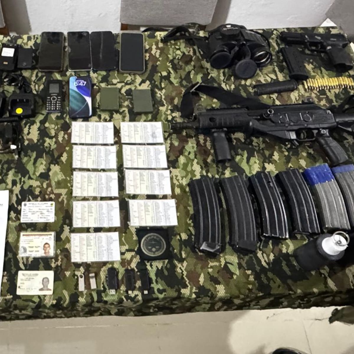 En vehículo hurtado y que provocó encuentro con fuerza pública autoridades descubren arsenal