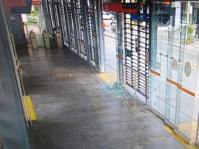 Las estaciones fueron atacadas por algunos individuos durante la jornada de protestas