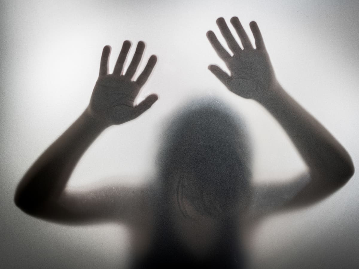 Tres personas condenadas por ofrecer a mujeres en Medellín empleo de meseras y explotarlas en Grecia