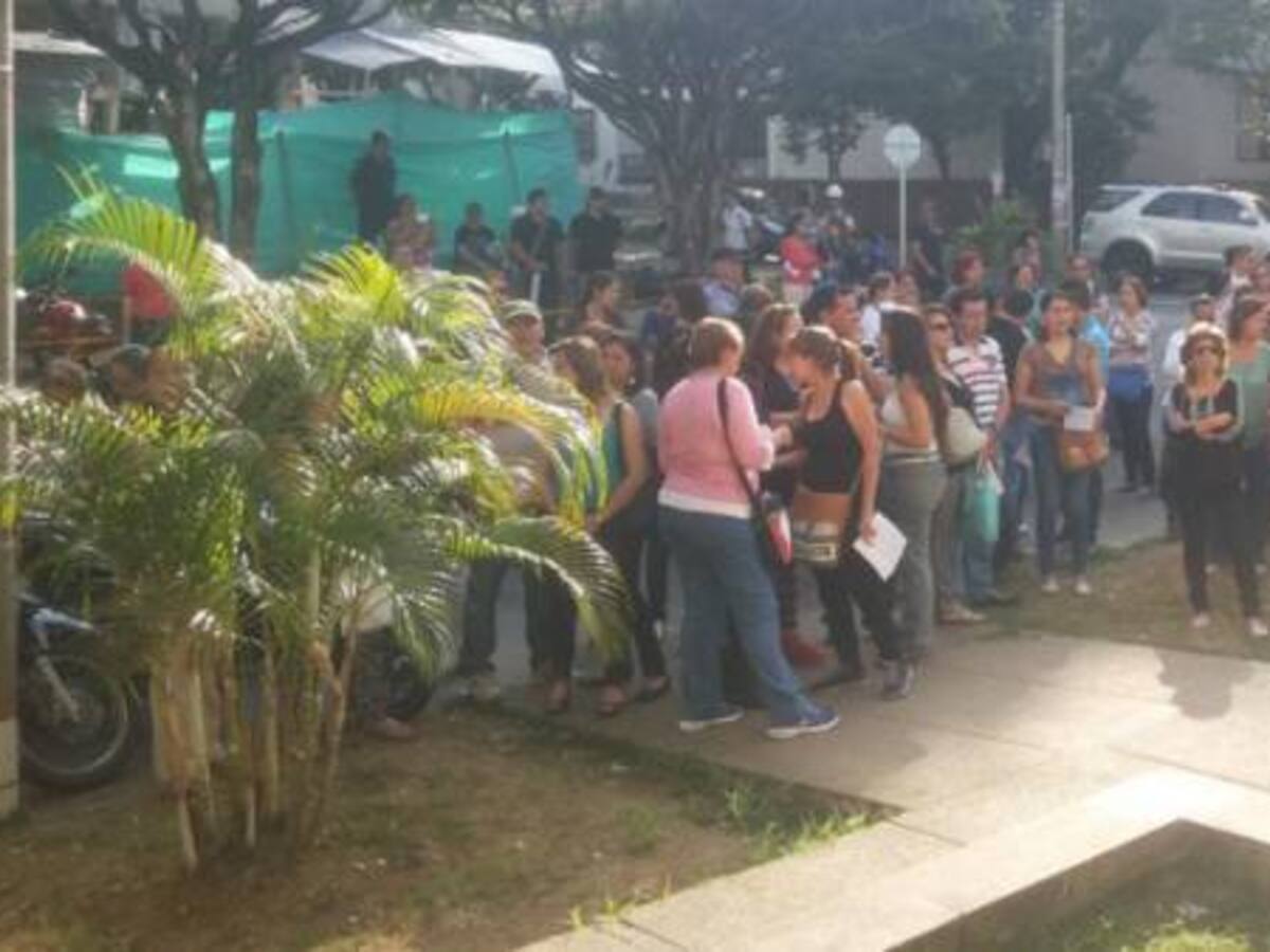 Maestros suspendieron labores para protestar por servicios de salud