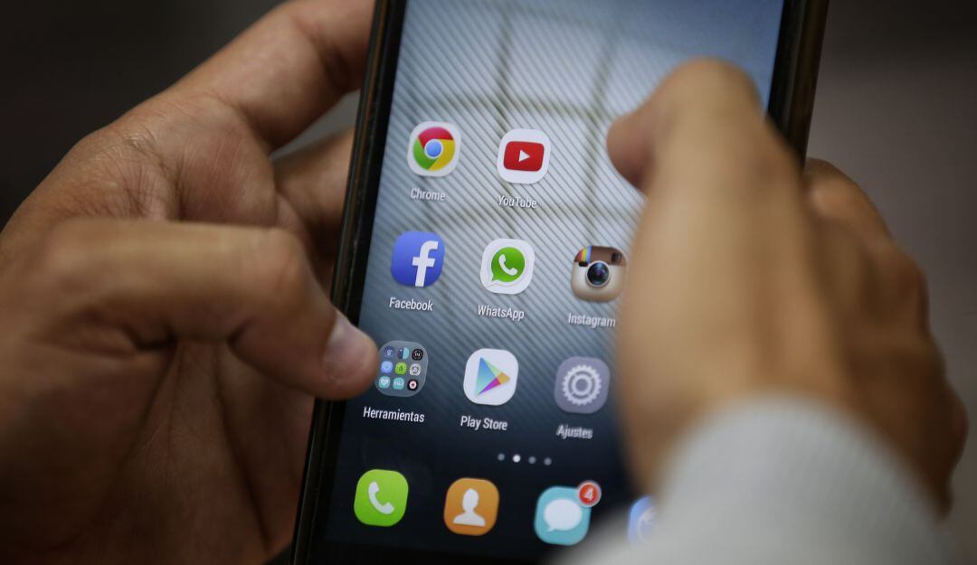 El proyecto que busca frenar "los abusos" de operadores de telefonía móvil