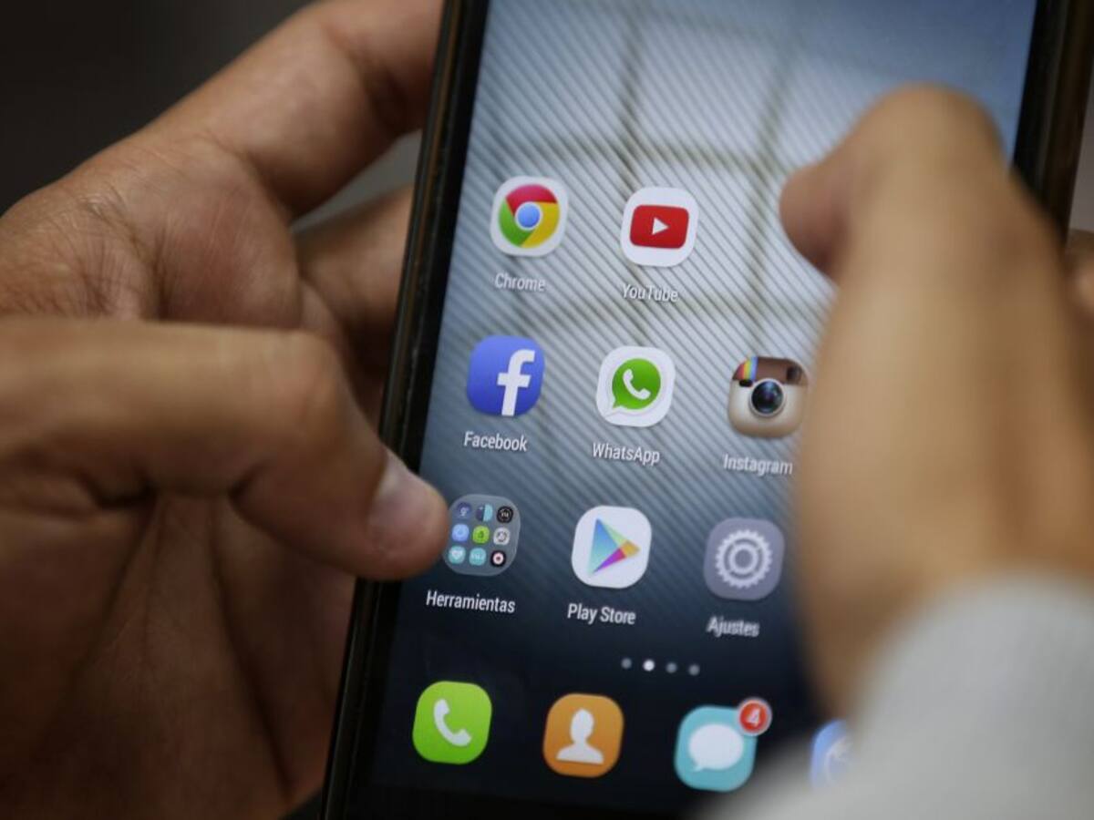 El proyecto que busca frenar "los abusos" de operadores de telefonía móvil