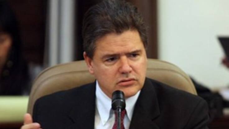Un político que pueda reelegirse y no lo intente es fracasado: Vélez