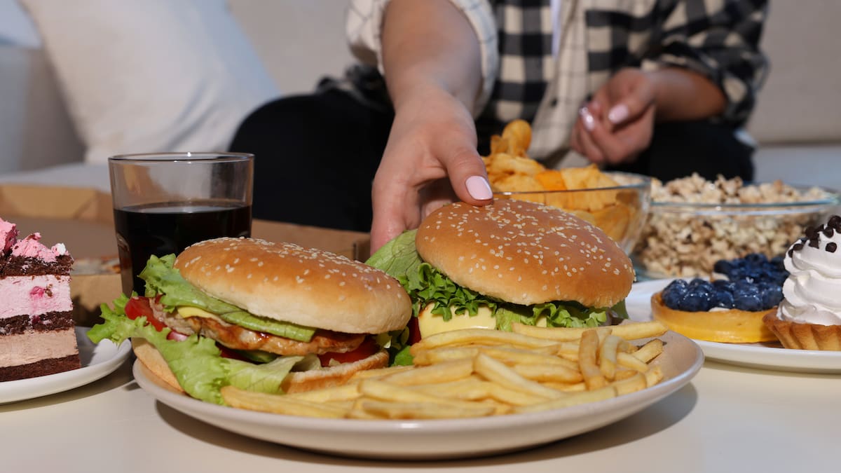 ¿Ha escuchado sobre personas que comen y no engordan? Este es el secreto según la ciencia