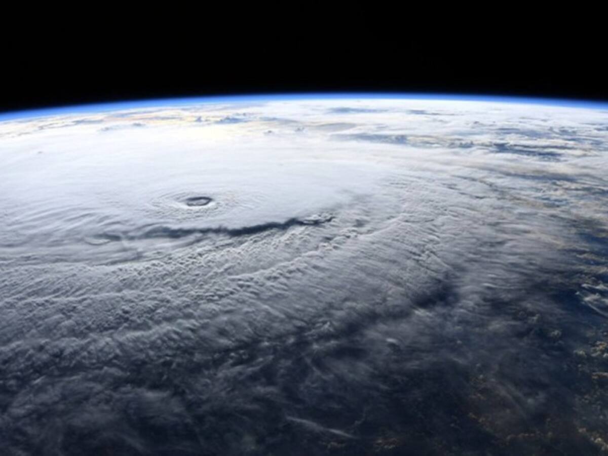 EE.UU. retirará flota de Pearl Harbor por huracán Lane