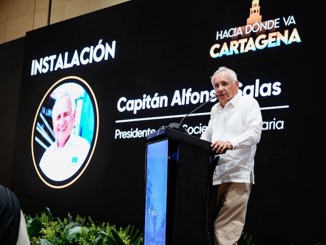 Capitán Alfonso Salas, gerente del Grupo Puerto de Cartagena durante la instalación de, Hacia donde va Cartagena, de Prisa Media. I Foto: Caracol Radio.