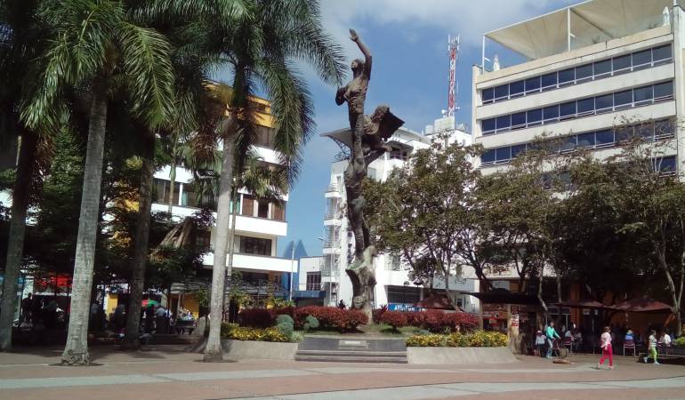 Desde las 5:20AM hasta las 9:00AM Toda la información local en Caracol Radio