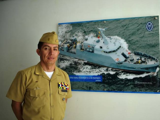Oficial de la armada del Ecuador en la Escuela Naval de Cartagena
