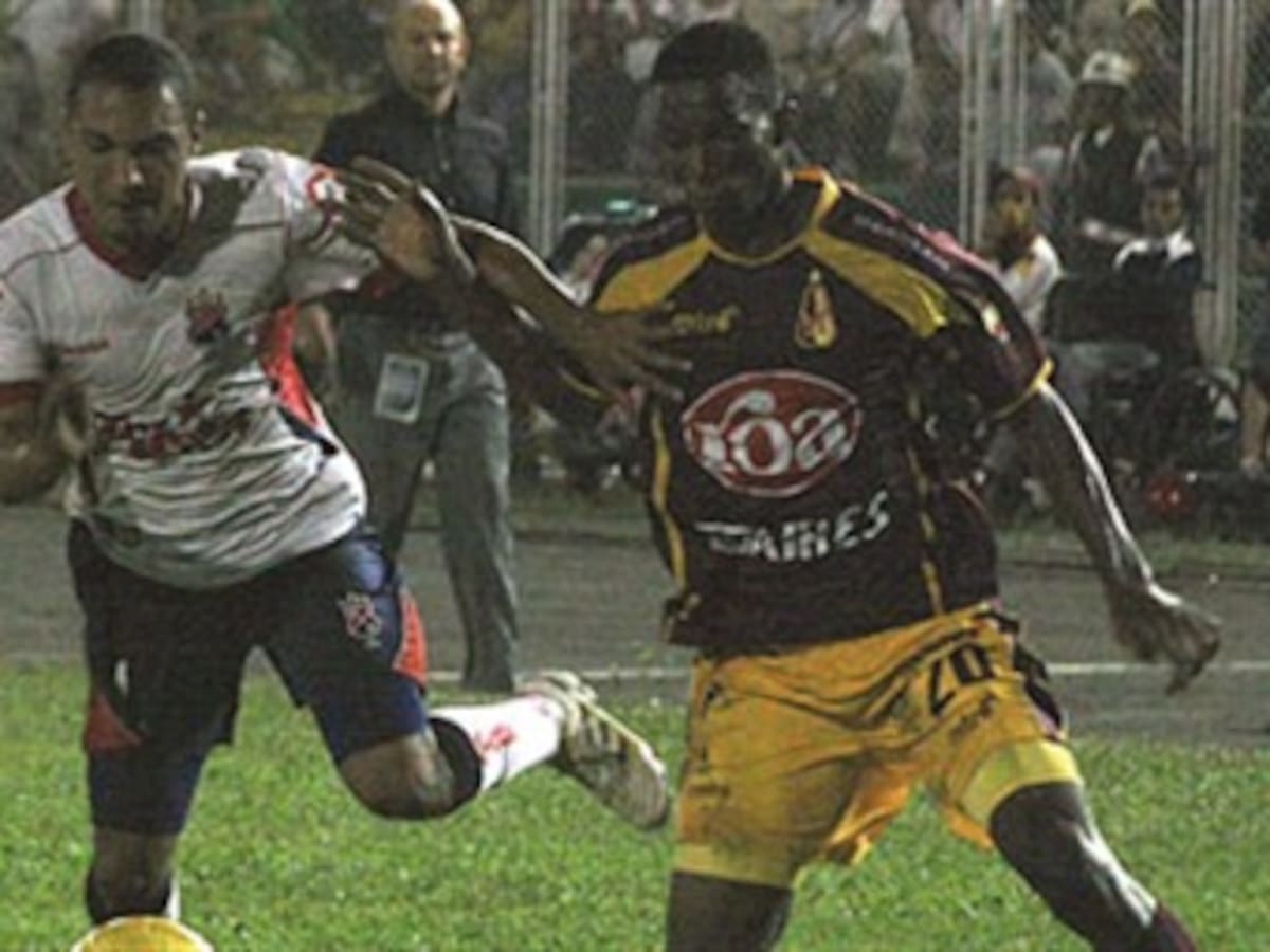 Tolima y Medellín empataron 1-1 en juego de líderes del fútbol colombiano. Nacional ganó 3-2 al Pereira