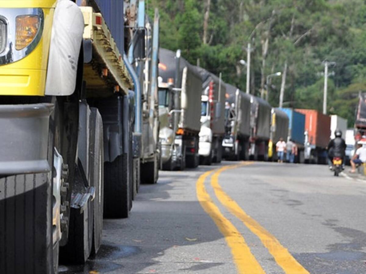 Transportadores llaman a marcha por aumento de precio del ACPM: así será en Medellín