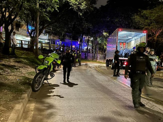 Operativo en Manrique por invasión al carril de Metroplus- foto secretaría de Movilidad