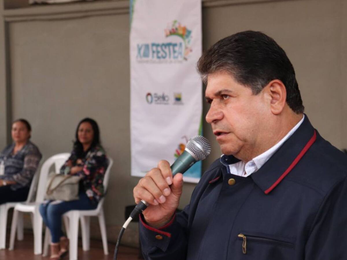 Condenan a César Suárez Mira por falsedad en documento privado