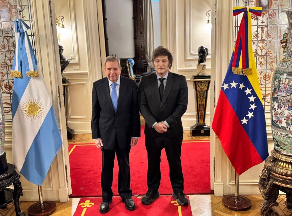 El presidente de Argentina, Javier Milei recibe al líder de la oposición venezolana, Edmundo González en la Casa Rosada.