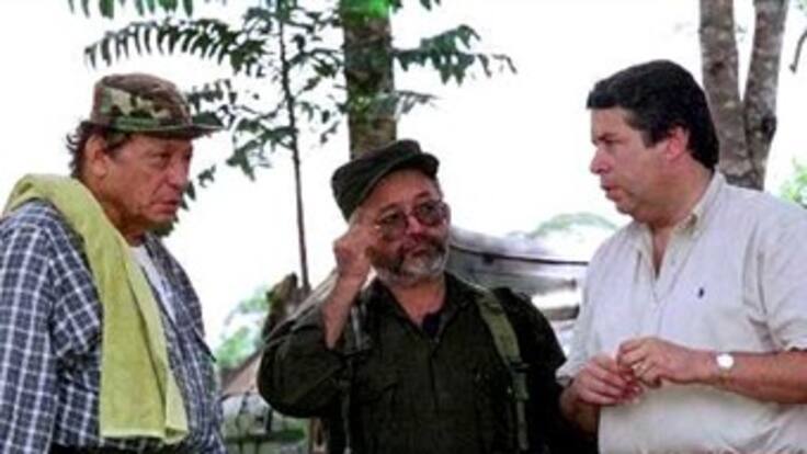 Con la guerrilla hay que solucionar el conflicto; la paz es con todos los colombianos: Víctor G. Ricardo