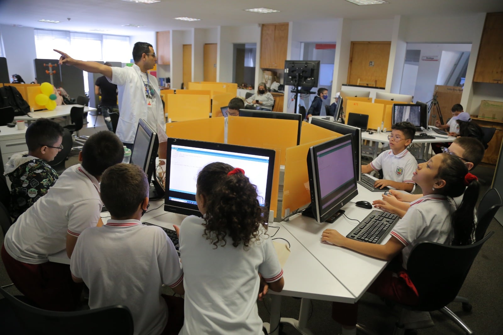 La Institución Educativa San José de Itagüí es uno de los primeros colegios públicos en implementar la estrategia de Centros de Interés en Ciencia, Tecnología e Innovación del Ministerio de Educación Nacional. Cortesía: Alcaldía de Itagüí.