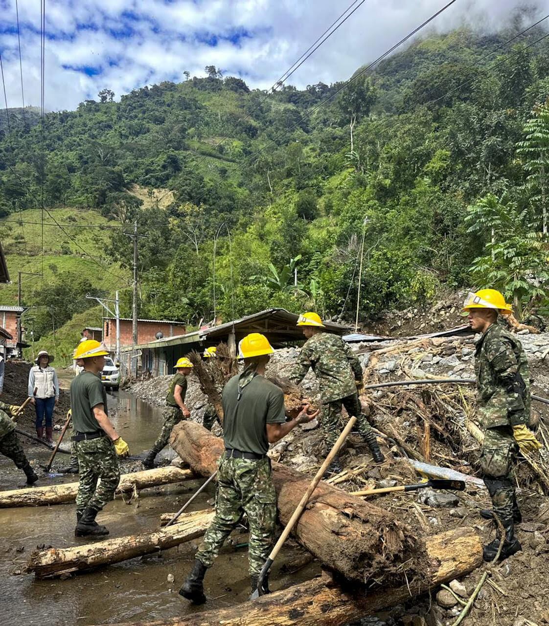 Las afectaciones más graves ocurrieron en las vías rurales del municipio de Guadalupe tras una avenida torrencial. Foto: Ejército.