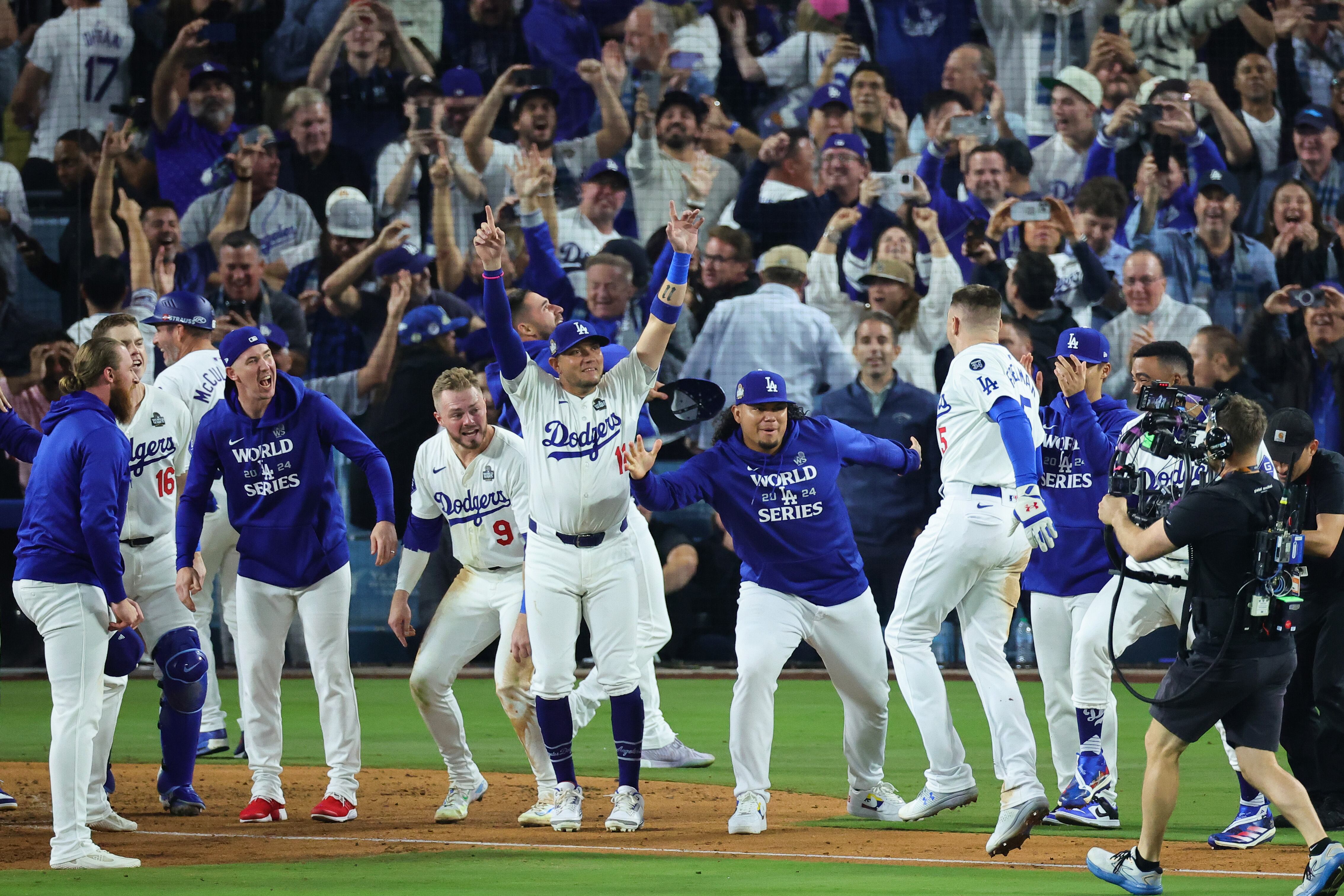 Dodgers vs Yankees (Photo by Alex Slitz/Getty Images)