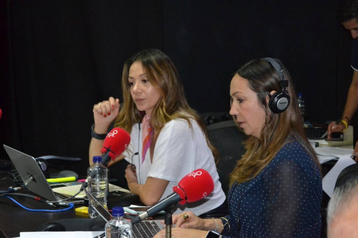 Con Darío Arizmendi están Darcy Quinn, Erika Fontalvo, César Augusto Londoño, Patricia Pardo, con el director anfitrión de Caracol Radio en el Eje Cafetero, Sebastián Grajales, y sus reporteros en Pereira Isabel Cristina Uribe y Juan David Ortiz.
