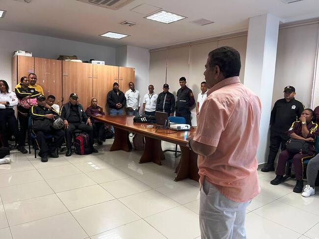 Transcaribe fortalece capacitaciones a guardas de seguridad en estaciones