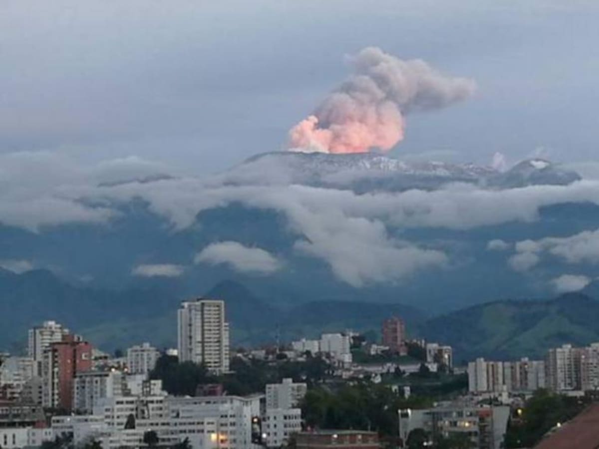 Volcán Nevado del Ruiz registra sismos y emision de ceniza