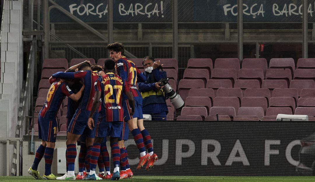 Dembélé le da el triunfo a Barcelona y queda a un punto del liderato