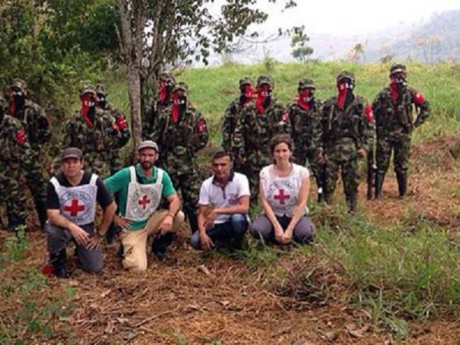 Policía liberado por el ELN se encuentra con su familia