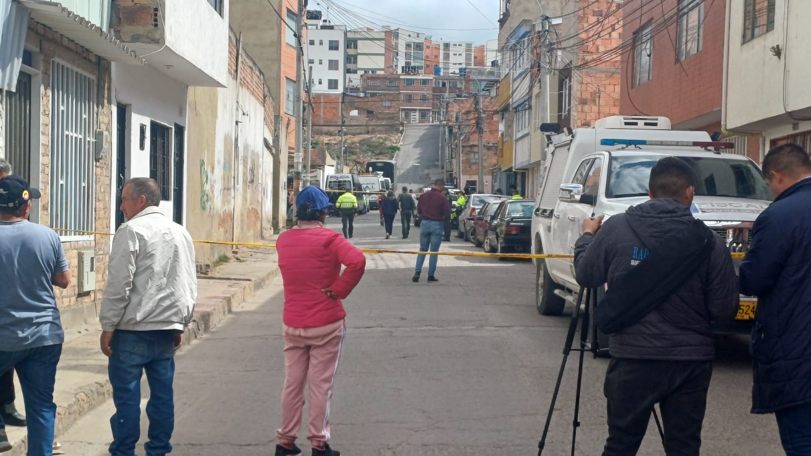 La Policía Metropolitana de Tunja investiga el incidente ocurrido en una casa bajo extinción de dominio, buscando al agresor identificado a través de cámaras de seguridad.