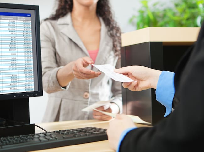 Mujeres emprendedoras en Colombia reciben créditos 20% menores que los hombres.
