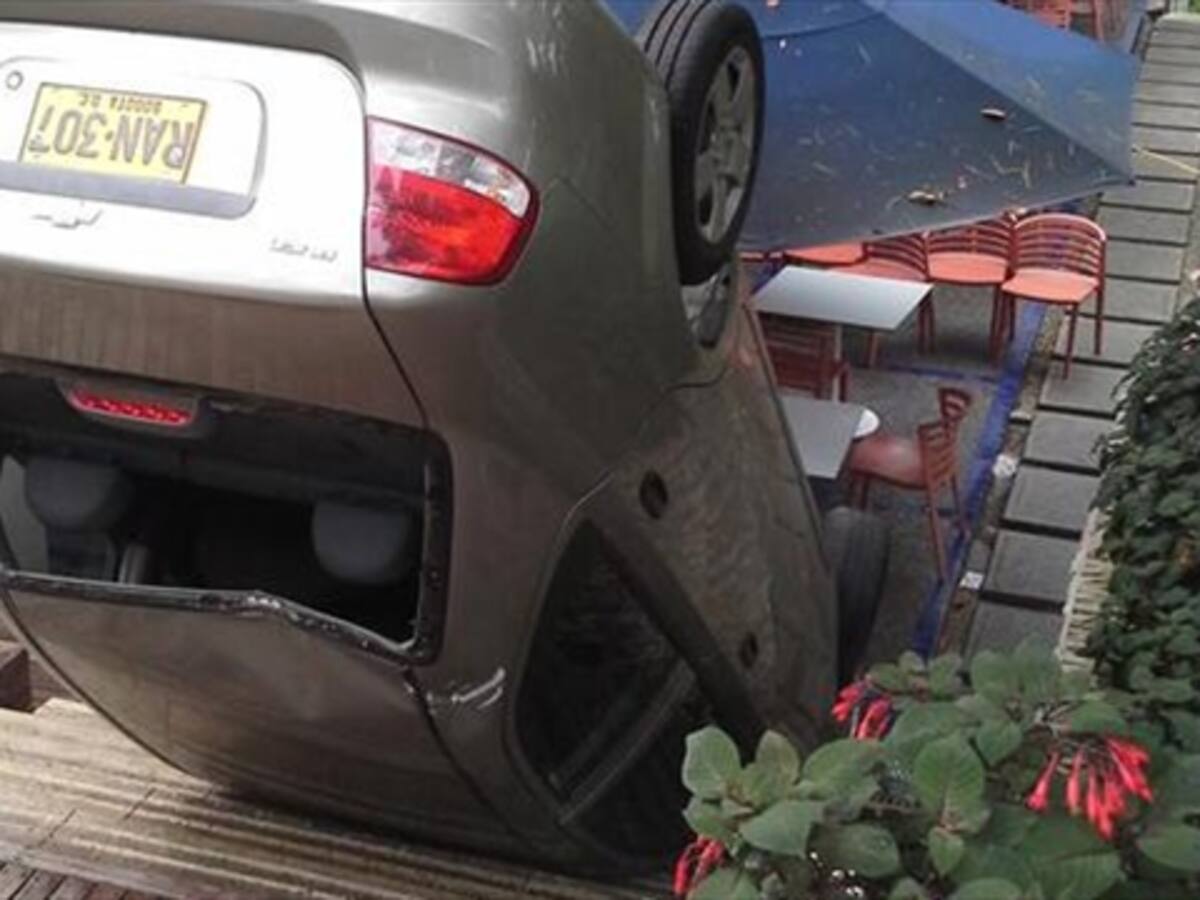 Investigan accidente vehicular dentro de Universidad Javeriana