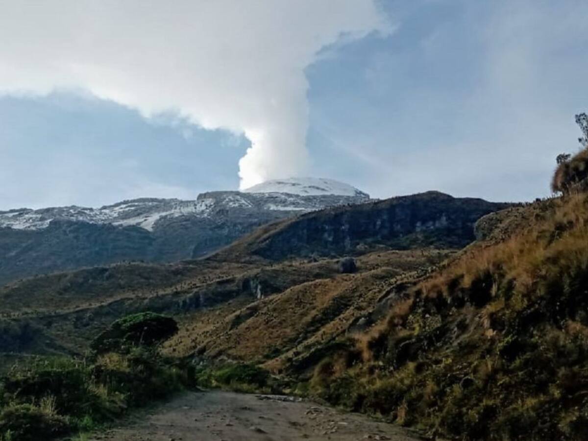 Volcán Nevado del Ruíz sigue con cambios en su comportamiento