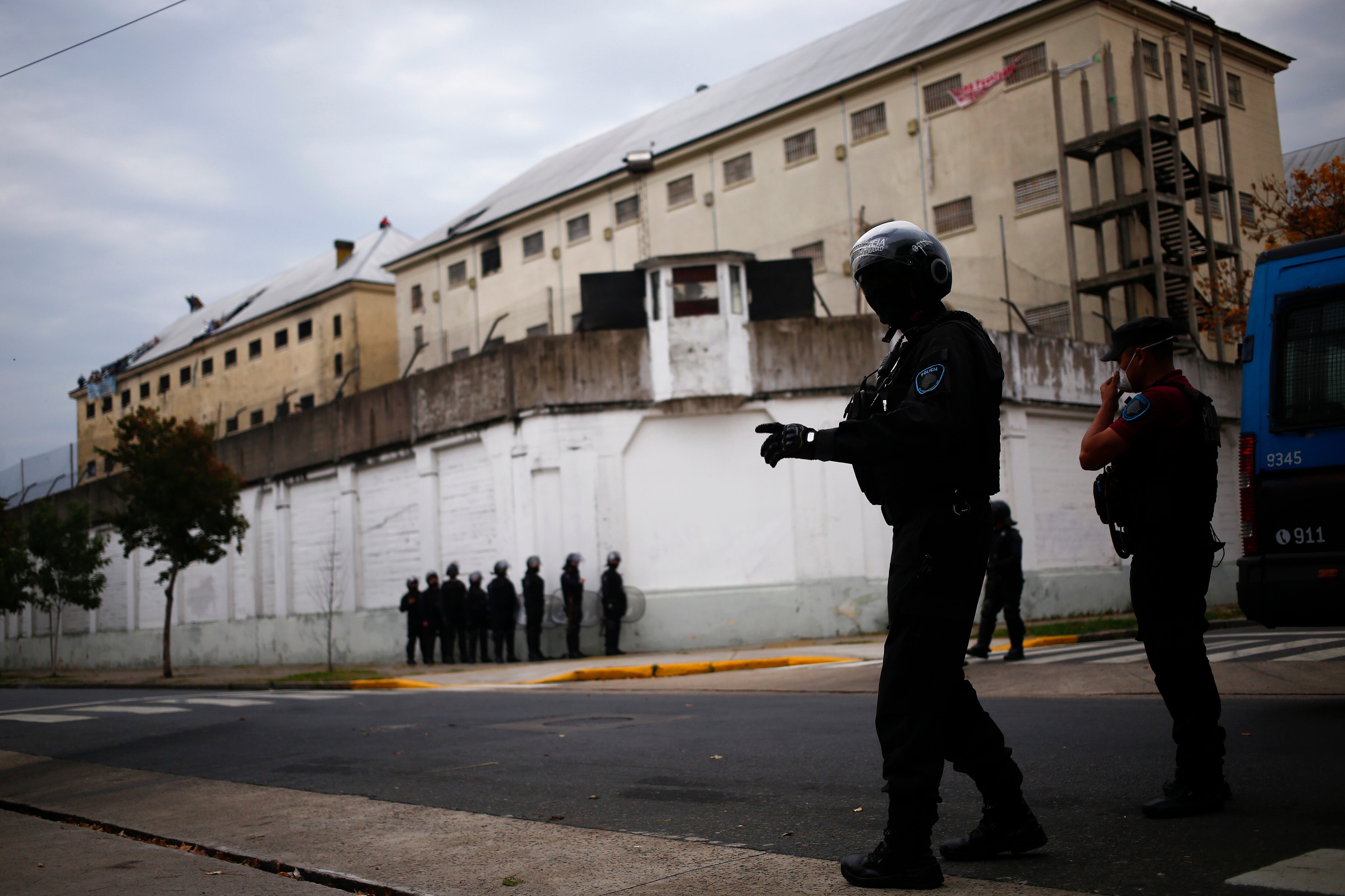 15 uniformados son señalados de tortura y abuso sexual de mujeres detenidas en la cárcel de la ciudad de Magdalena.
(Foto:    Marcos Brindicci/Getty Images)