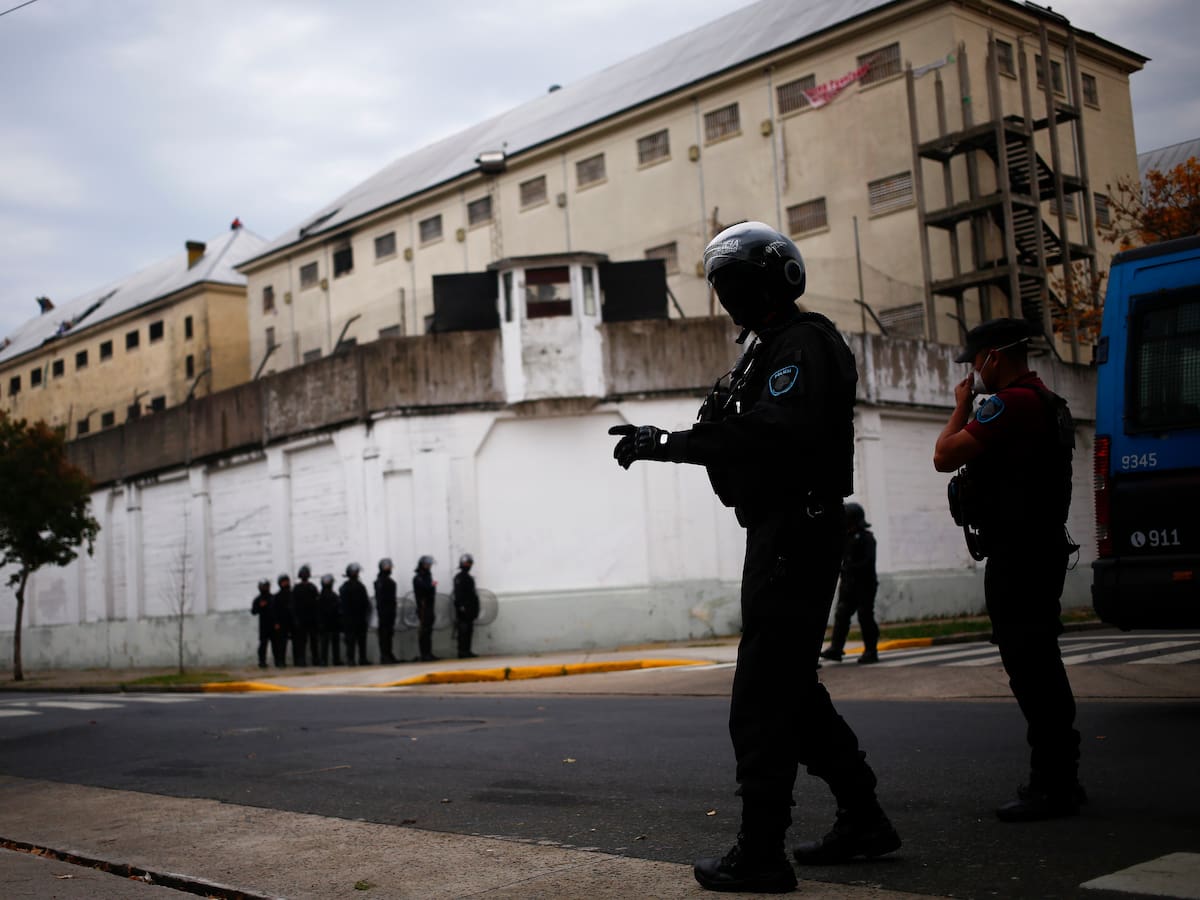 Justicia argentina ordena detener agentes penitenciarios por tortura y abuso sexual en cárcel