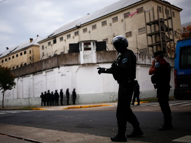 15 uniformados son señalados de tortura y abuso sexual de mujeres detenidas en la cárcel de la ciudad de Magdalena.
(Foto: Marcos Brindicci/Getty Images)